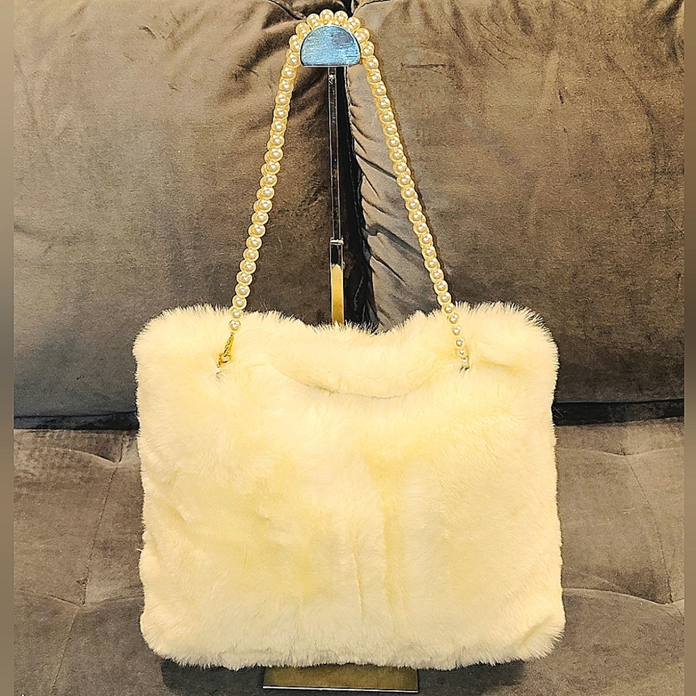 NWT LOUENHIDE KIKI MAISE VINTAGE WHITE FAUX FUR TOTE W/ FAUX PEARL HANDLES SCARF - Picture 6 of 12
